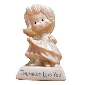 R&W Berries “Thumbody Luvs You” Figurine – 1973, USA Made, #9074